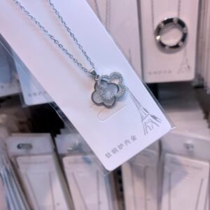 four leaf clover necklace for women
