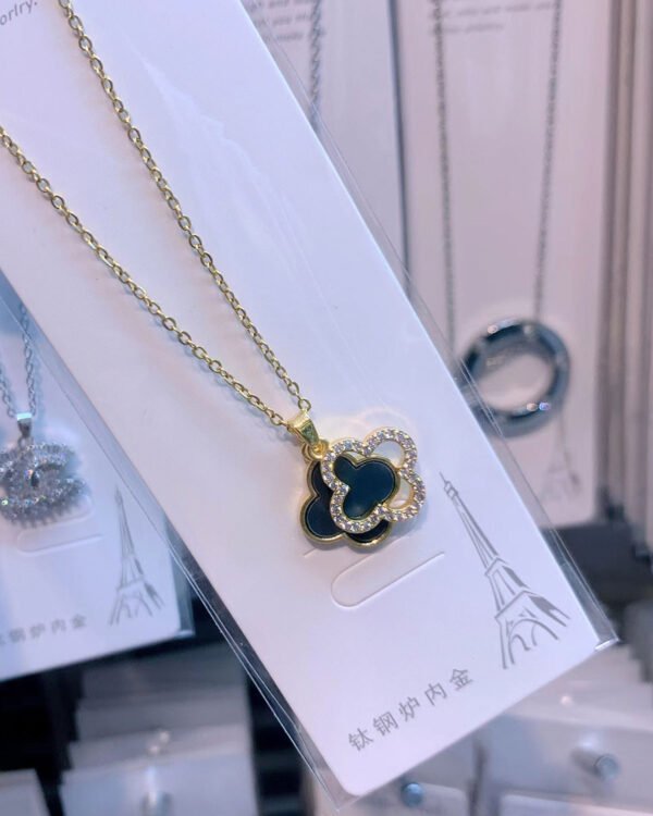 four leaf clover pendant necklace